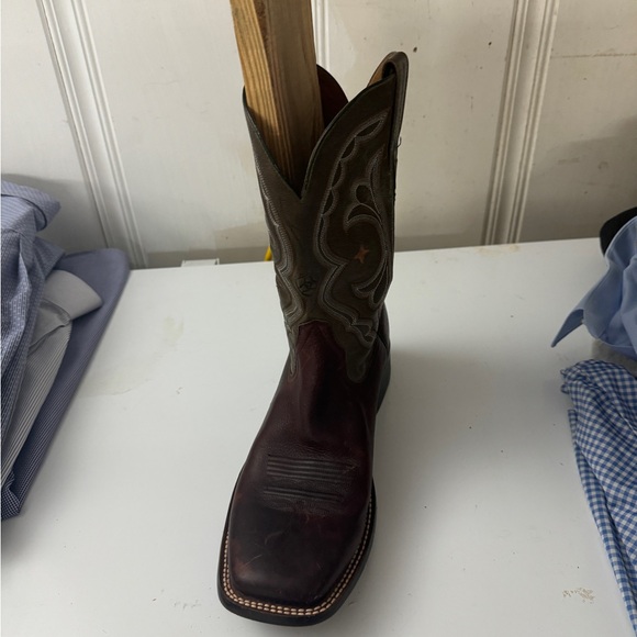 Ariat Cowboy Boots size 12D Boots.  Worn only a couple of times. - Picture 13 of 16